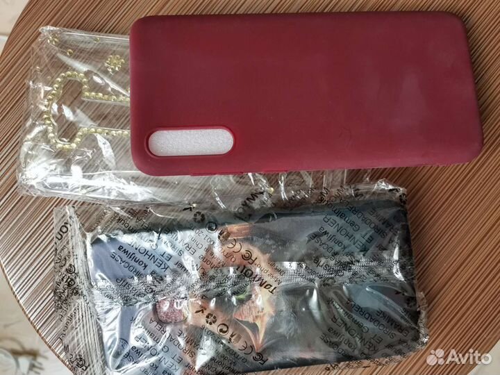 Чехол для телефона и наушники