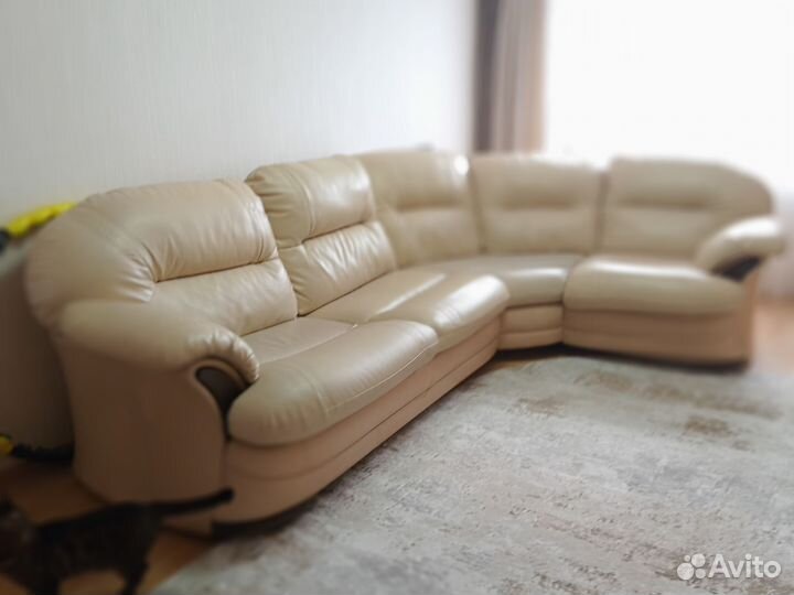 Кожаный угловой диван бу