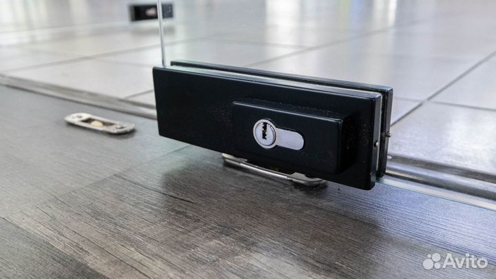 Стеклянная перегородка