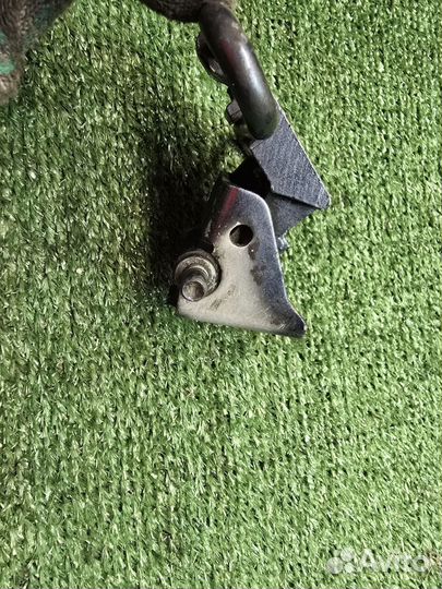 Петля передней левой двери нижняя Audi A4 B7