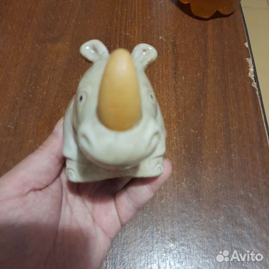 Фарфоровая статуэтка Носорог