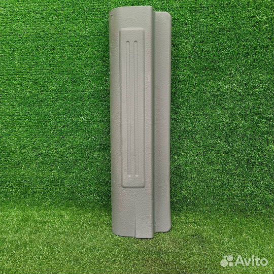 Накладка внутренняя на порог задняя правая