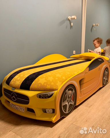 Детская кровать машина