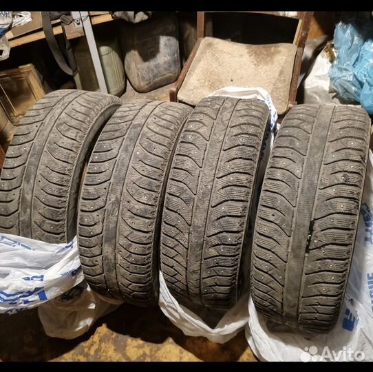 Bridgestone Blizzak DM-V2 205/60 R16