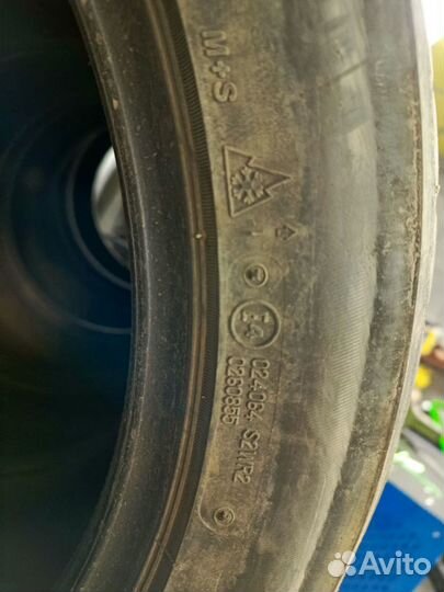 Bridgestone Blizzak VRX 245/45 R18