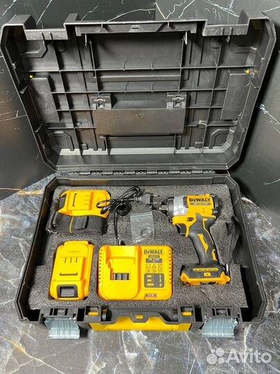 Аккумуляторный гайковерт dewalt