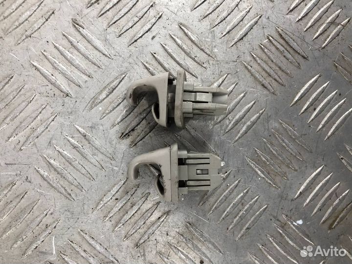 Кронштейн козырька солнцезащитного Тойота Королла