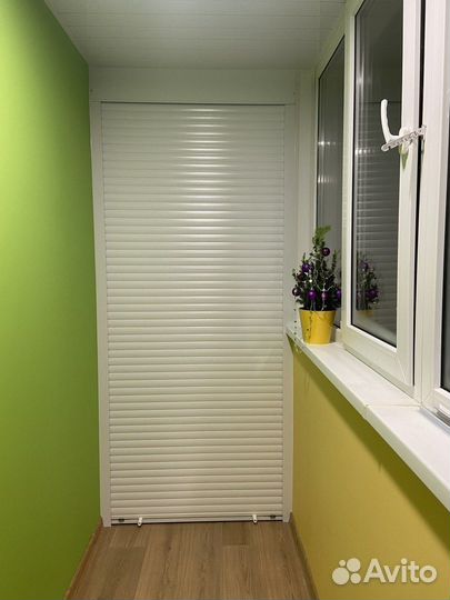 Шкаф с рольставнями на балкон на заказ