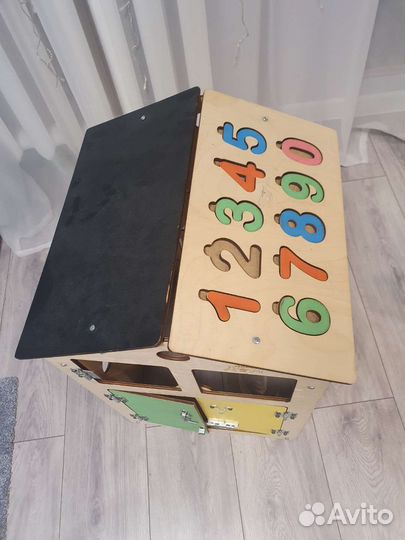 Бизиборд домик