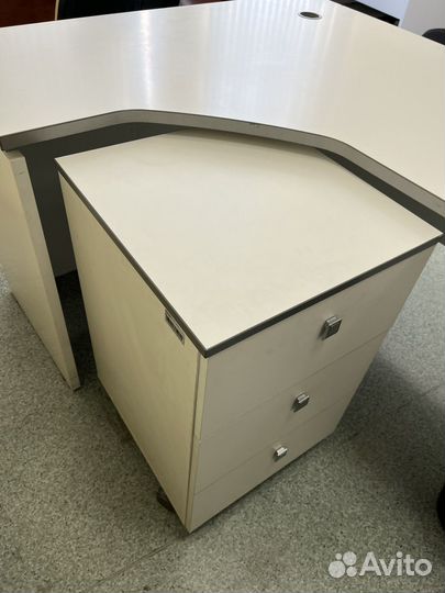 Тумба на колесах