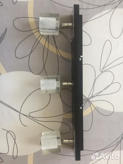 Светильник спот трехточечный