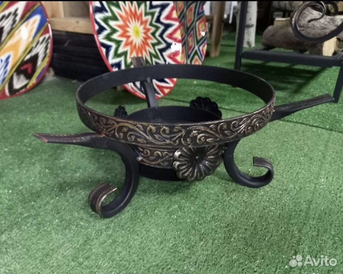 Пoдставка пoд сaдж (казaн) кoвaная