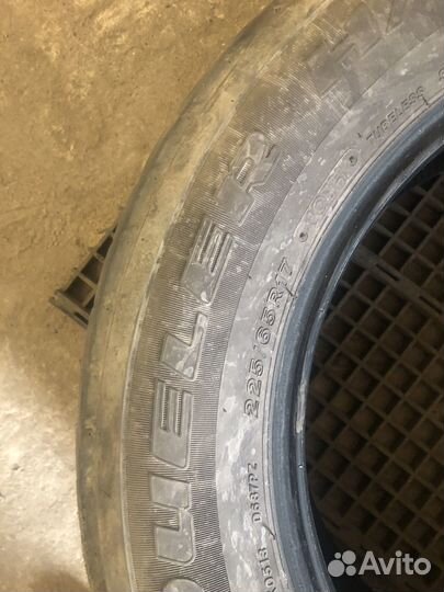 Bridgestone Dueler H/T 687 225/65 R17