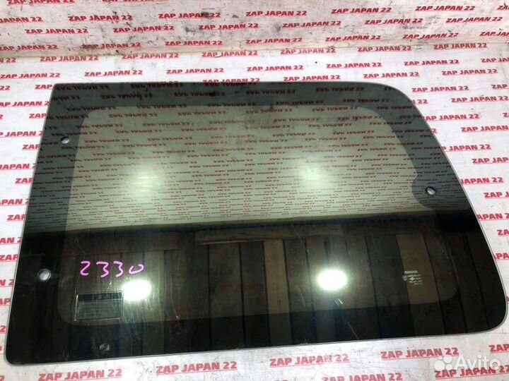 Стекло боковое заднее левое Toyota Town Ace Noah