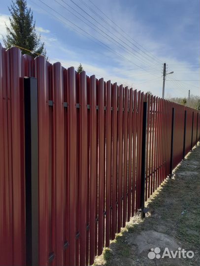 Забор из штакетника