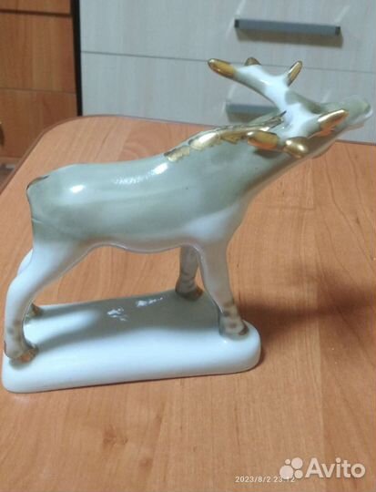 Статуэтка фарфоровая 