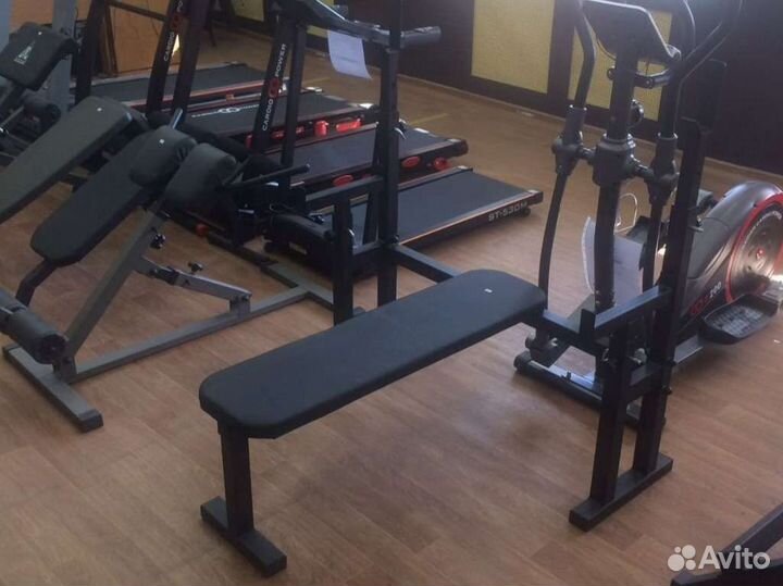 Скамья для жима с подстраховкой