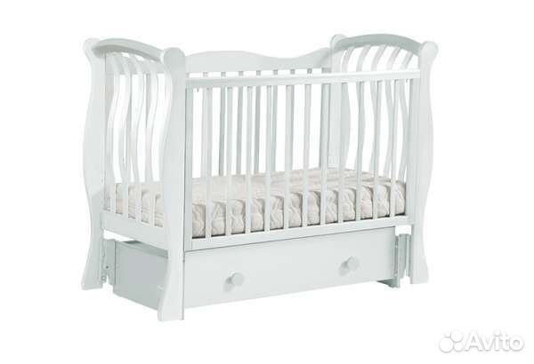 Кроватка с маятником