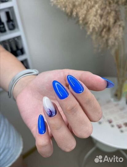 Модель на маникюр