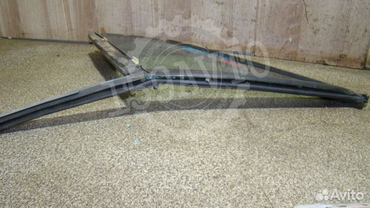 Стекло двери передней левой Peugeot 308