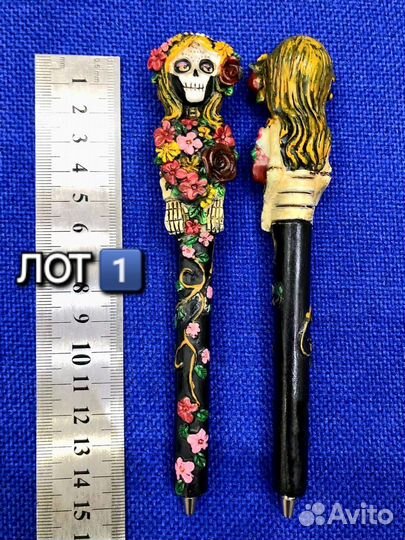 Коллекция ручек из Диснейленда со всего мира