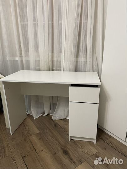 Письменный стол