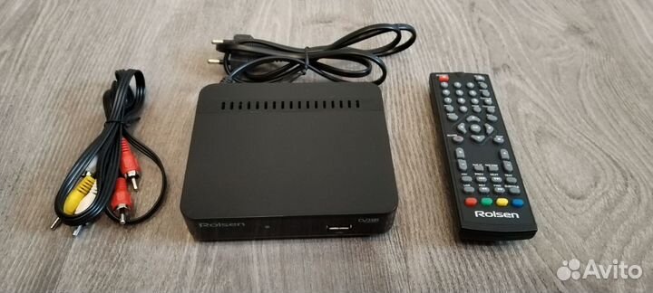 Приемник цифрового Тв Rolsen / дисплей / DVB-T2