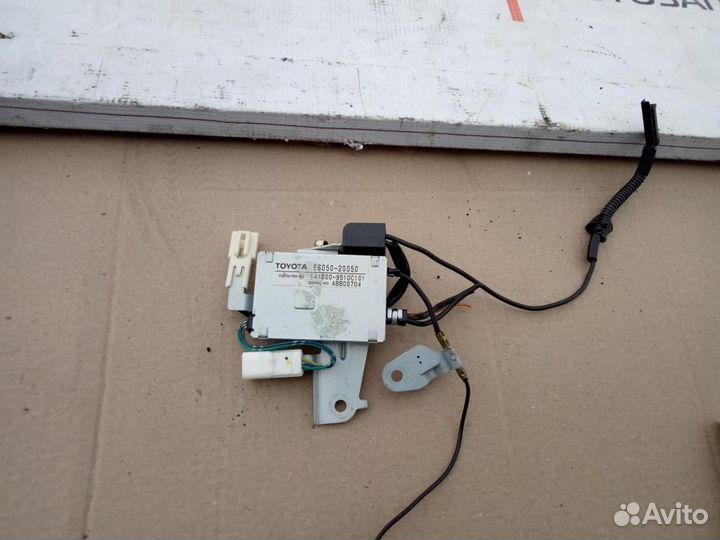 Антенна Toyota Avensis II 2003-2008