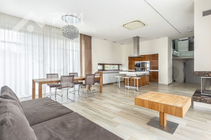 Коттедж 433 м² на участке 18 сот.