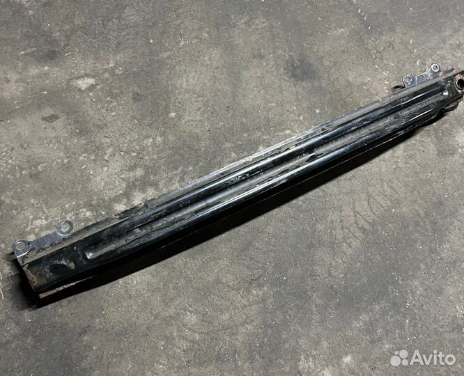 Усилитель заднего бампера seat leon