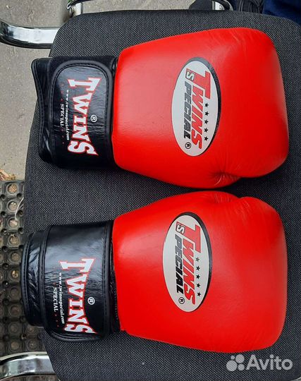 Боксерские перчатки twins 16, 14 унций