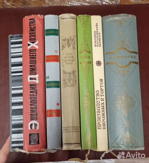Кулинарные книги и книги по домашнему хозяйству