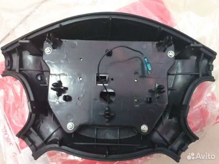 Накладка руля Kia 0K2N1-32800-02