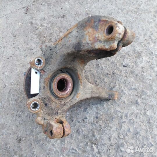 Кулак поворотный правый Mazda 3 BK седан 1.6 МКПП