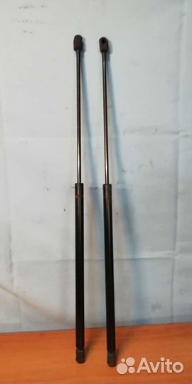 Амортизатор крышки багажника на Mercedes ml 163