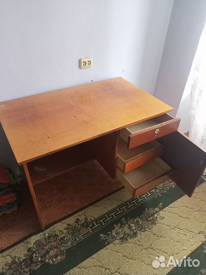 Продаю письменный стол однотумбовый