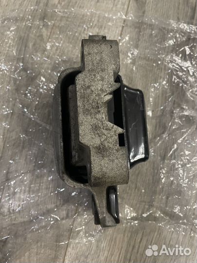 Опора двигателя левая Джетта 6