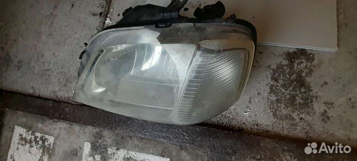 Фара левая для рено-логан