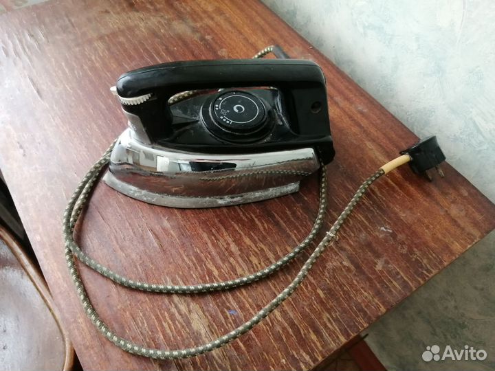 Утюг, подставка для утюга