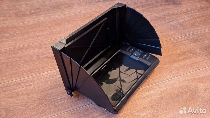 Крышка козырек Garmin Striker 9 sv фиксатор кабеля