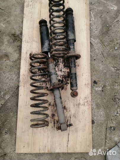 Стойки задние всборе (с пружинами) audi 80 b3