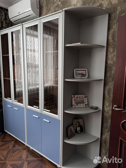 Письменный стол, книжный шкаф