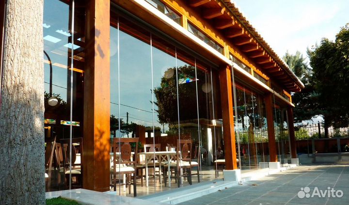 Безрамное остекление кафе и ресторанов