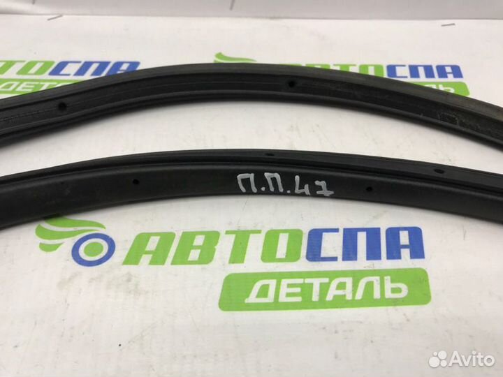 Уплотнитель двери передний правый Mazda Cx-30