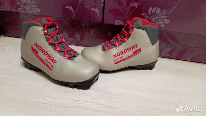 Лыжные ботинки