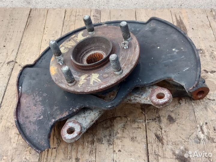 Кулак передний правый civic 4D 2008