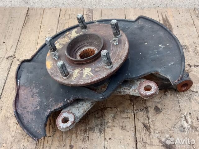 Кулак передний правый civic 4D 2008