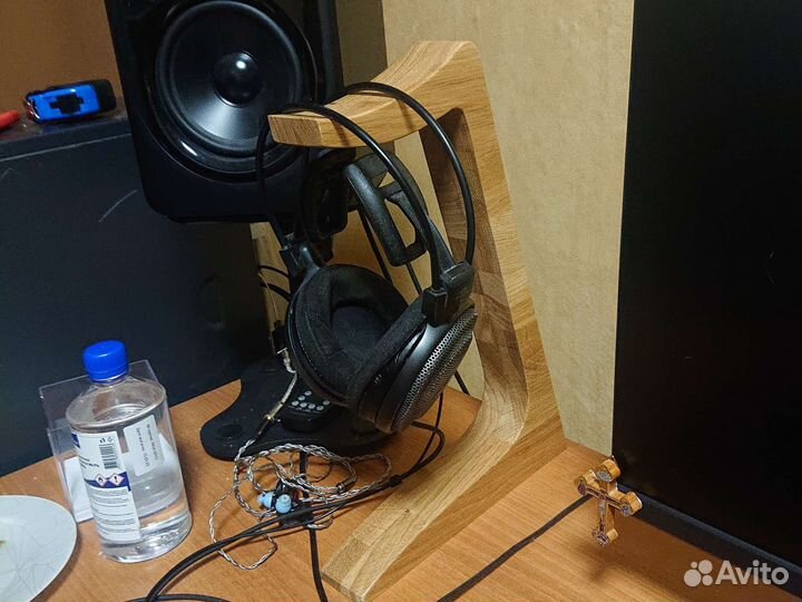 Подставка для наушников из дуба