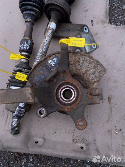 Кулак поворотный передний правый Ford Escape 2.0