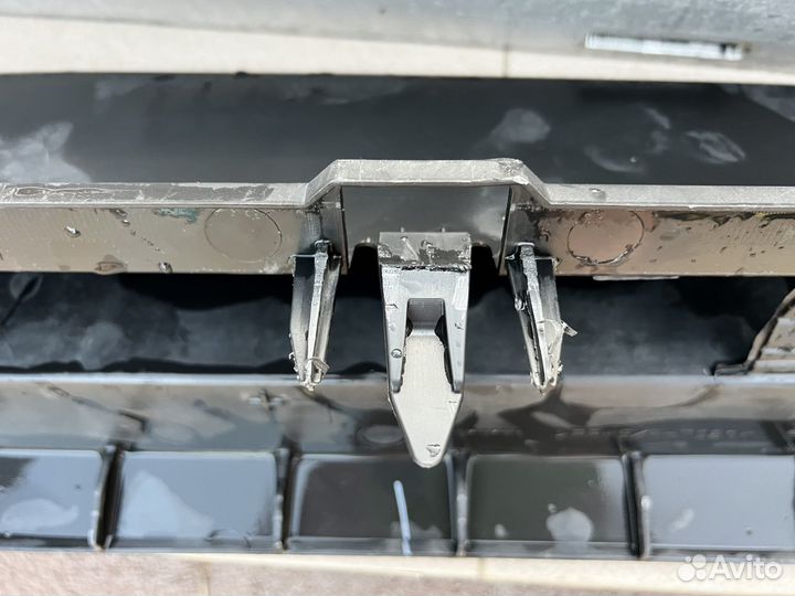 Усилитель бампера на Toyota 300